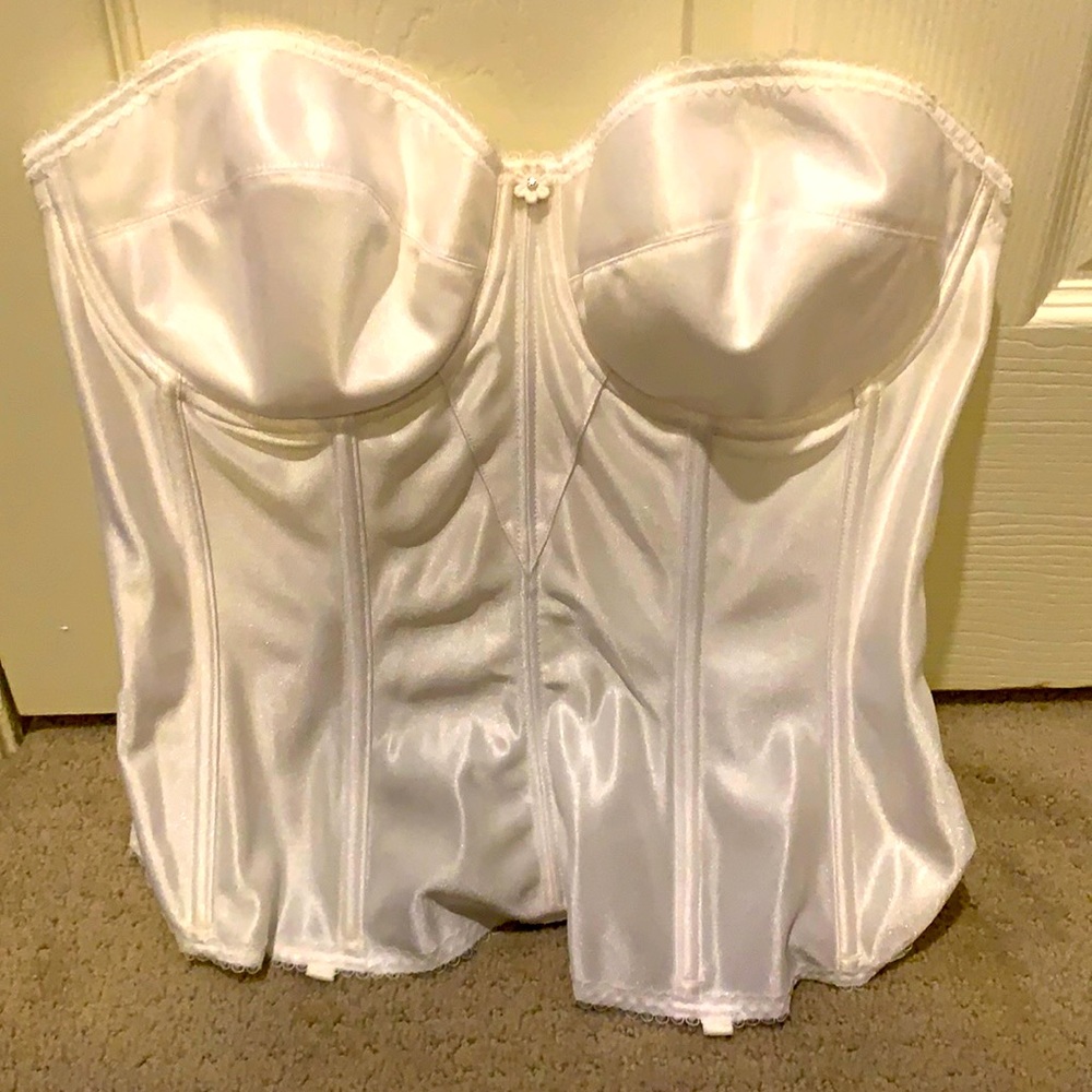 38C bodysuit / white corset